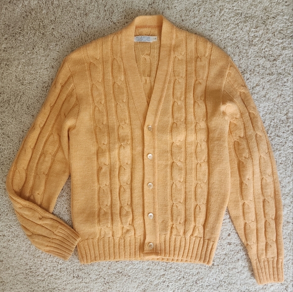 Vintage Cardigan Sweater Men's size L V-neck Peach Orange Acrylic Cable Knit